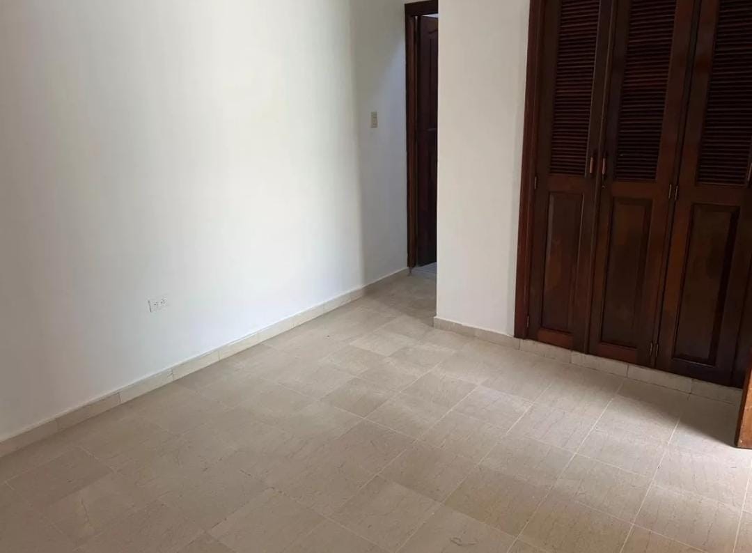 apartamentos - Casa en alquiler, Los Cacicazgos U$S2,000
3 Habitaciones 6