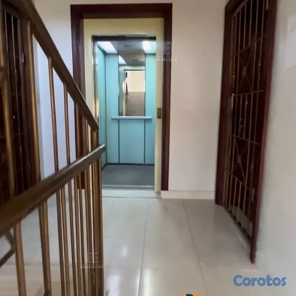 apartamentos - SE VENDE Amplio Apartamento CON ASCENSOR, PISCINA, 4