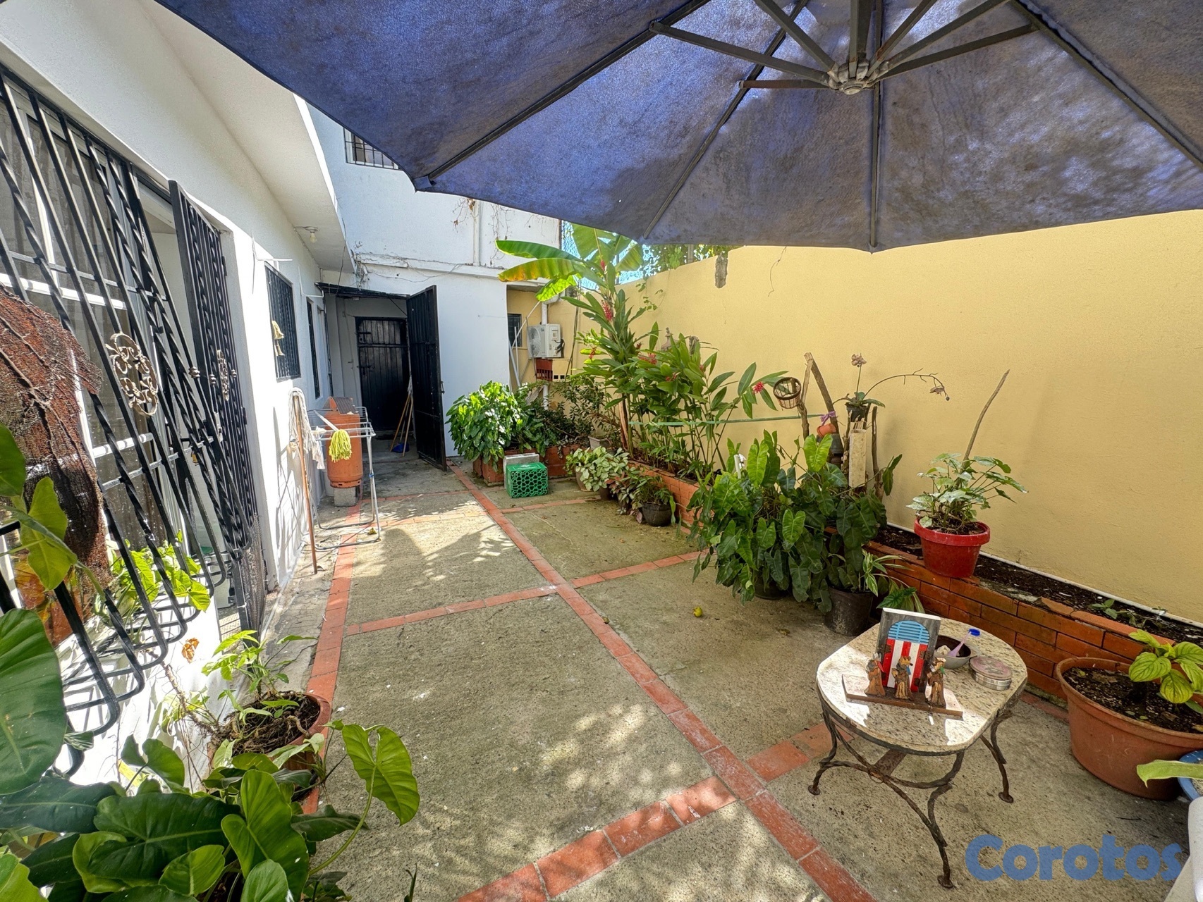 casas - Vendo casa en la Rep. de Colombia , residencial cerrado . D.N. 7