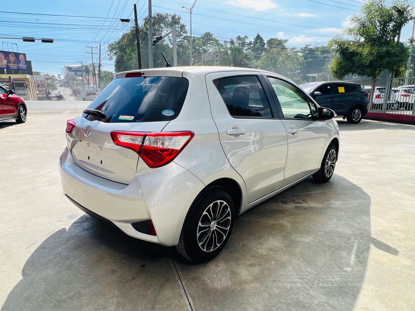 carros - Toyota Vitz 2018 4