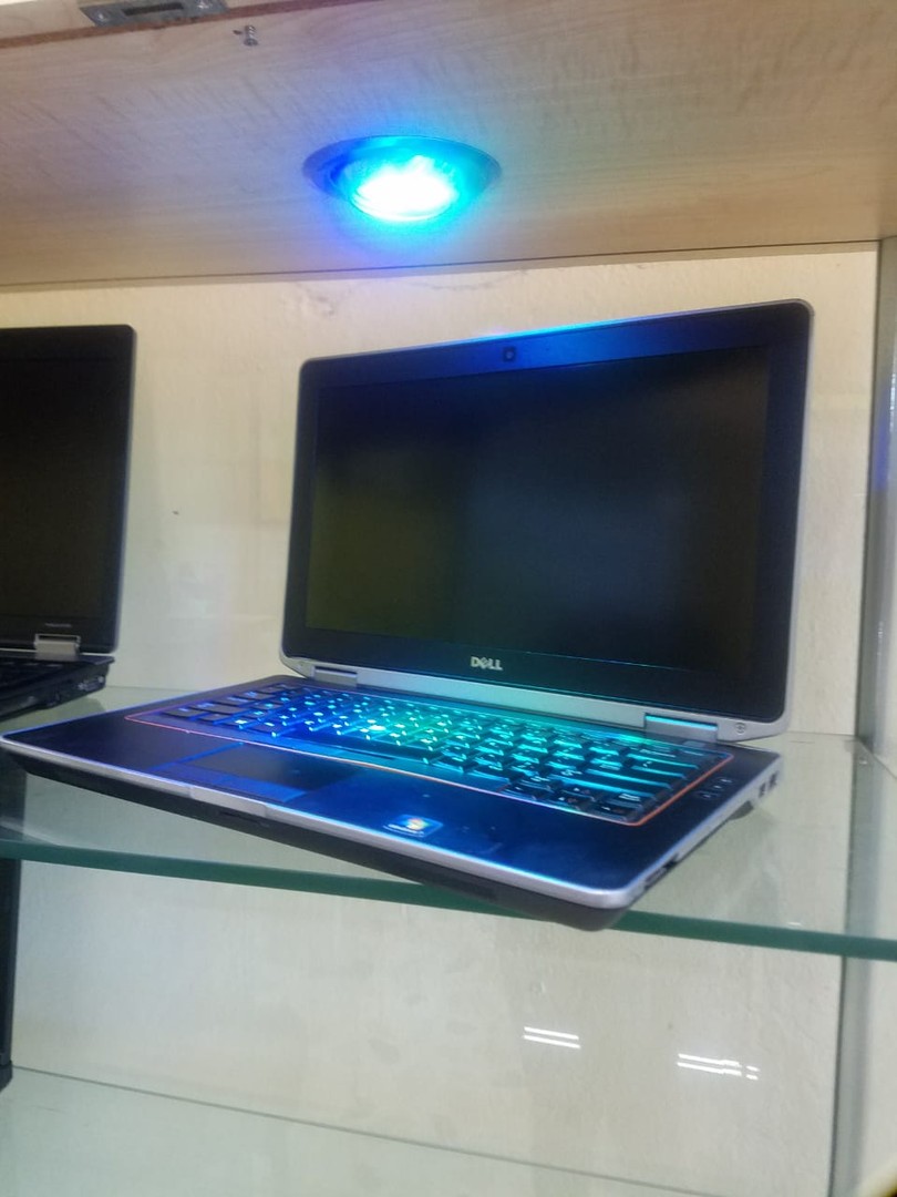 computadoras y laptops - Laptop Dell Latitude E6420 Intel Core i7 con 8gb Ram 320gb Disco