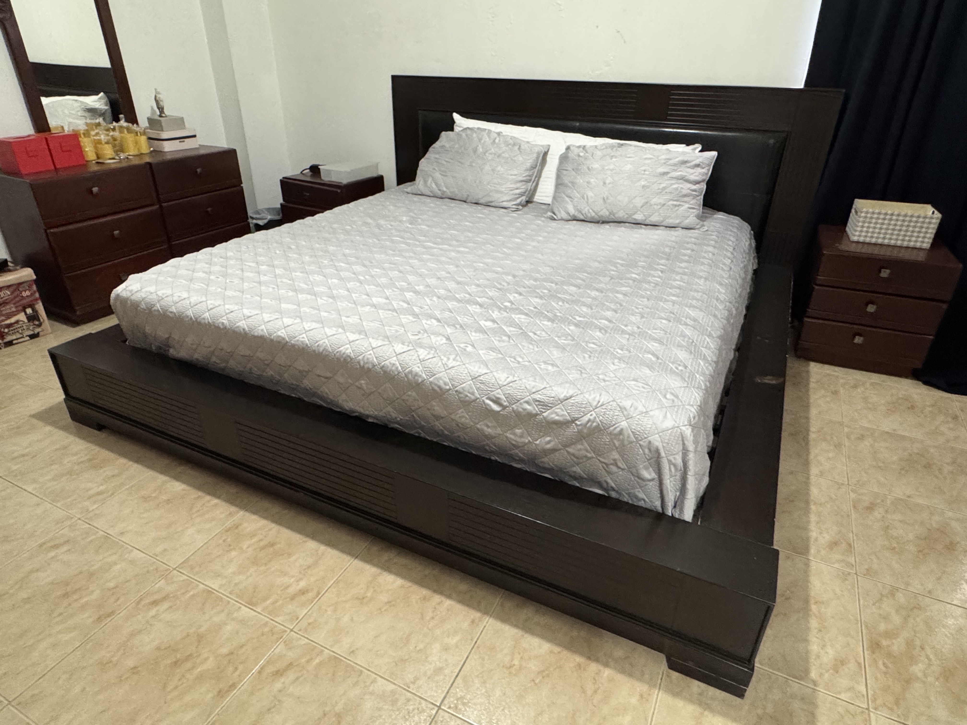 muebles y colchones - Cama King con su colchón a RD $69,999 0