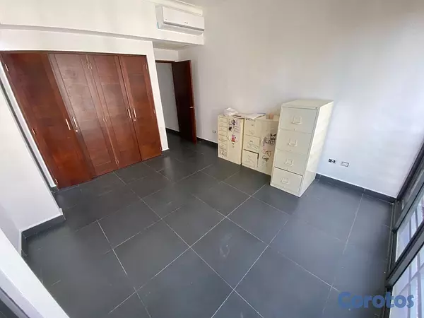 apartamentos - vendo ensanche naco tipo loft tres habitaciones dos parqueos estudio servicio 10
