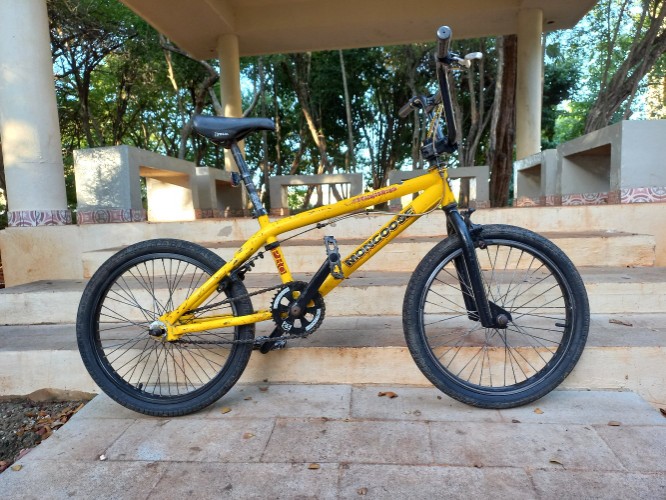 bicicletas y accesorios - Bicicleta mongoose para saltos aro 20 en buen estado 1