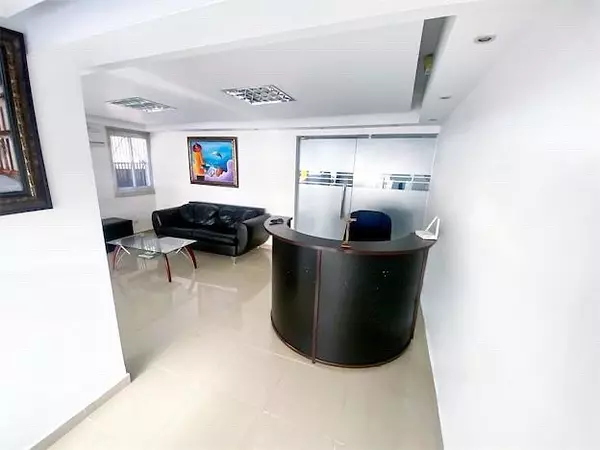 oficinas y locales comerciales - Local en Naco primer nivel  4