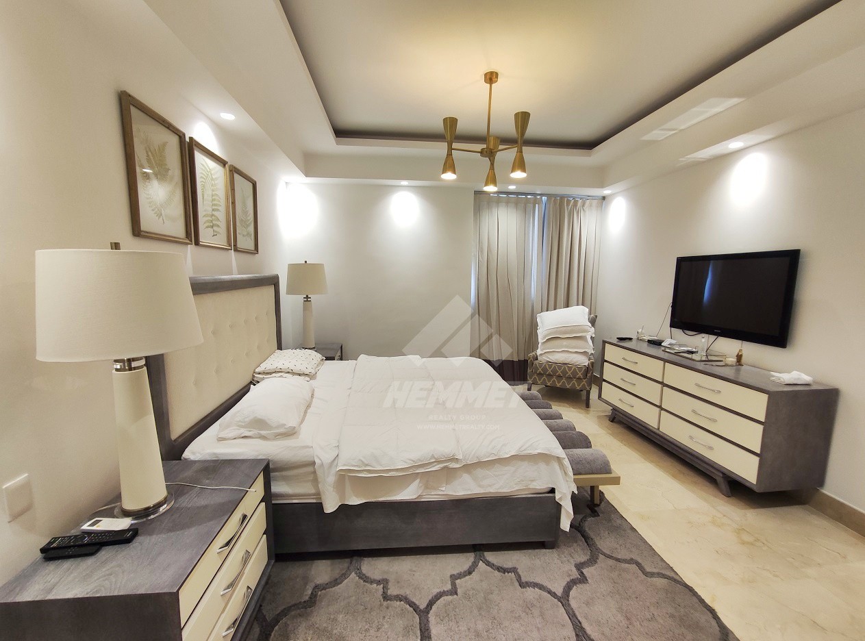 apartamentos - PRIMER NIVEL 300MTS2 CON TERRAZA PRIVADA Y PISCINA LA ESMERALDA SANTIAGO  9