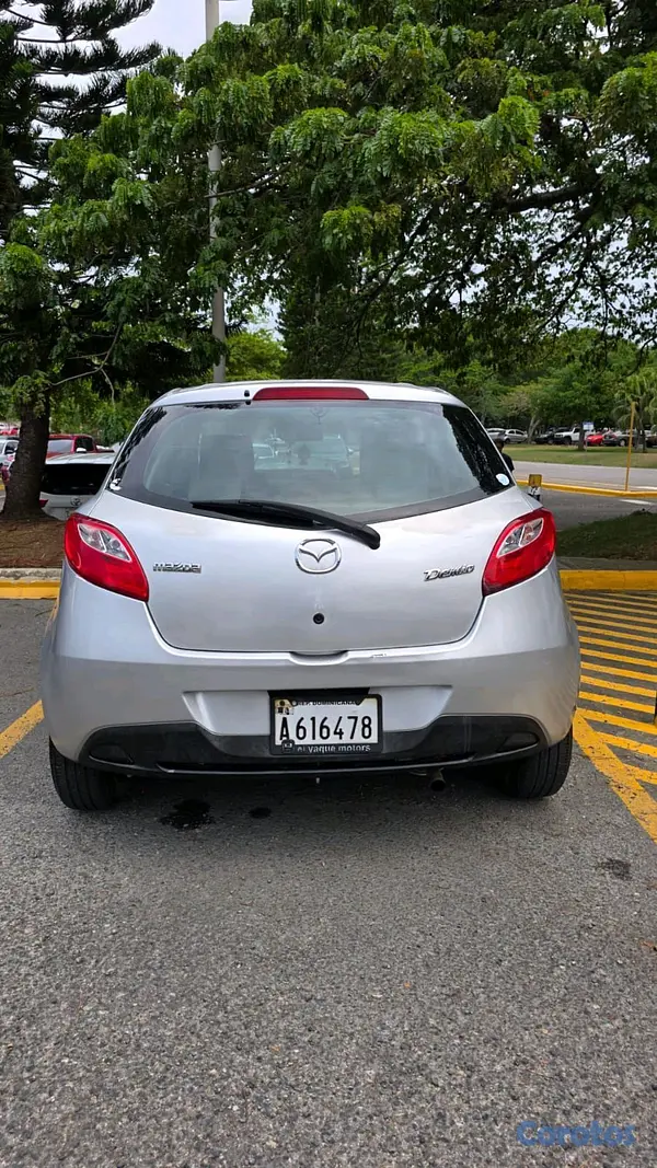 carros - mazda Demio 2009 diésel  4