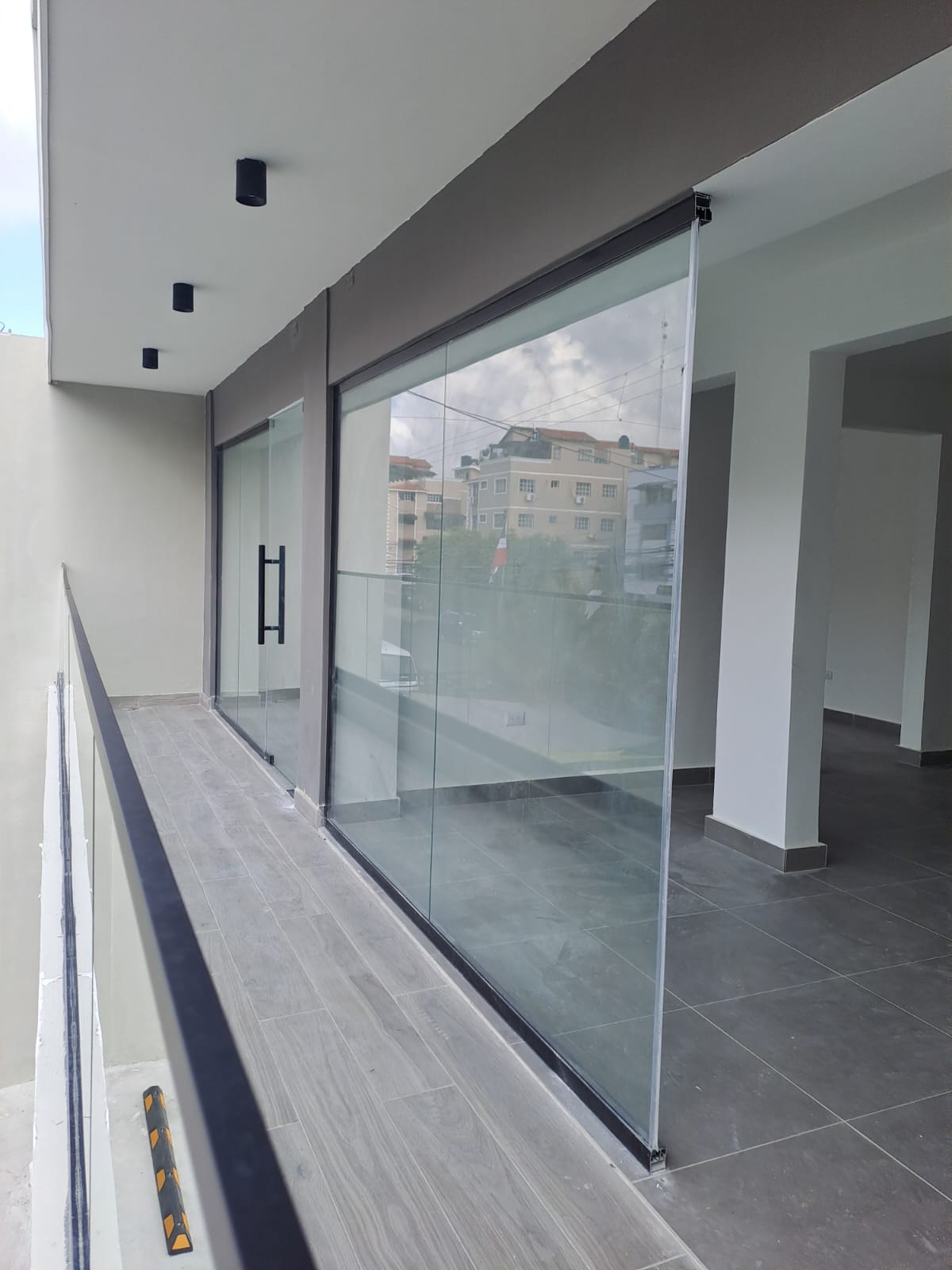 oficinas y locales comerciales - Alquilo local 2do piso 50 mts arroyo hondo  4