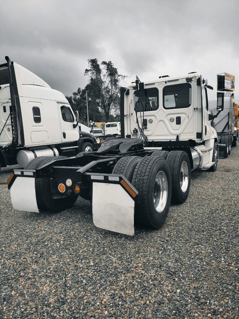 camiones y vehiculos pesados - FREIGHTLINER CASCADIA año 2013 6