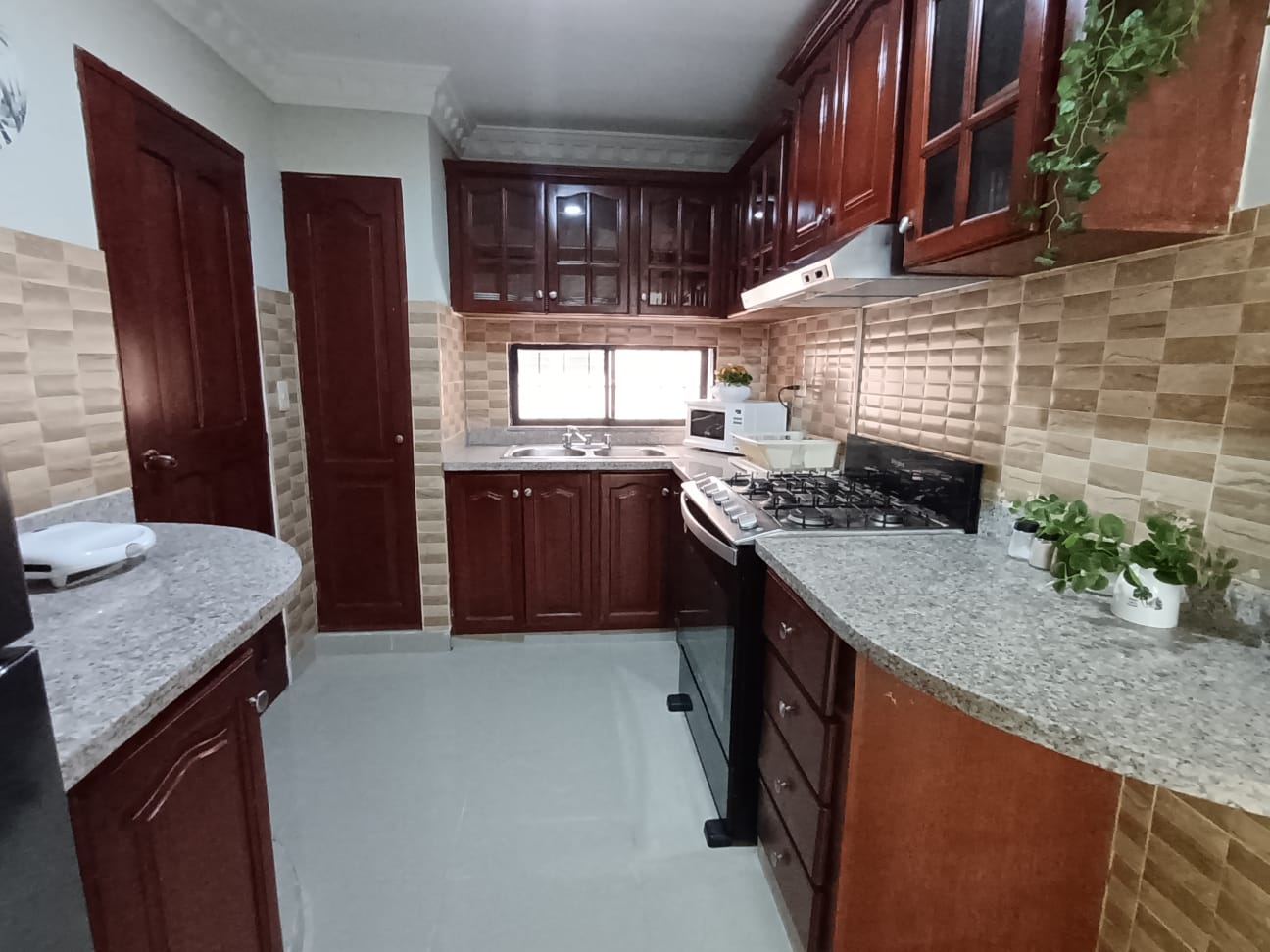 apartamentos - Vendo en bella vista sur,  dos hab con baño parque 3
