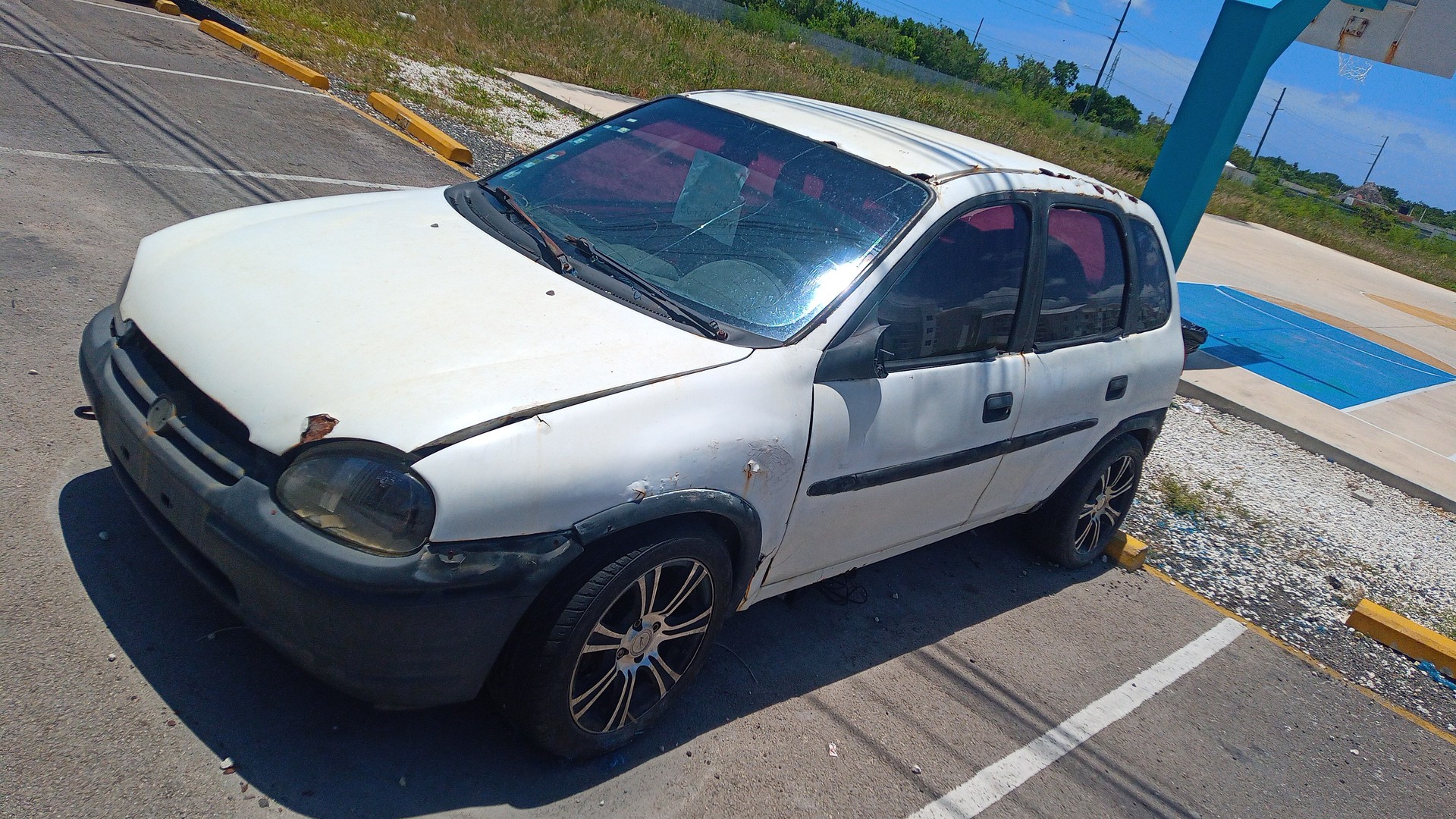 carros - Chewi 2001 para piezas, funciona con gas, muy económica.  En Bavaro, Punta Cana 0