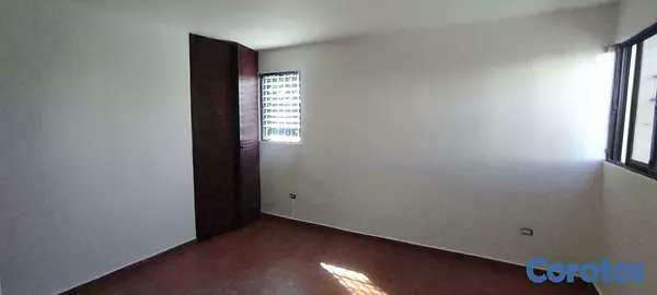 oficinas y locales comerciales - OFICINA OPORTUNIDAD DE 130 mts, excelente distribución, parqueos varios 3