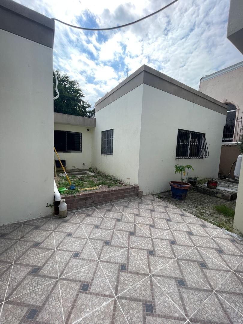 casas - Amplia casa en venta en zona tranquila y segura de Arroyo Hondo III  3