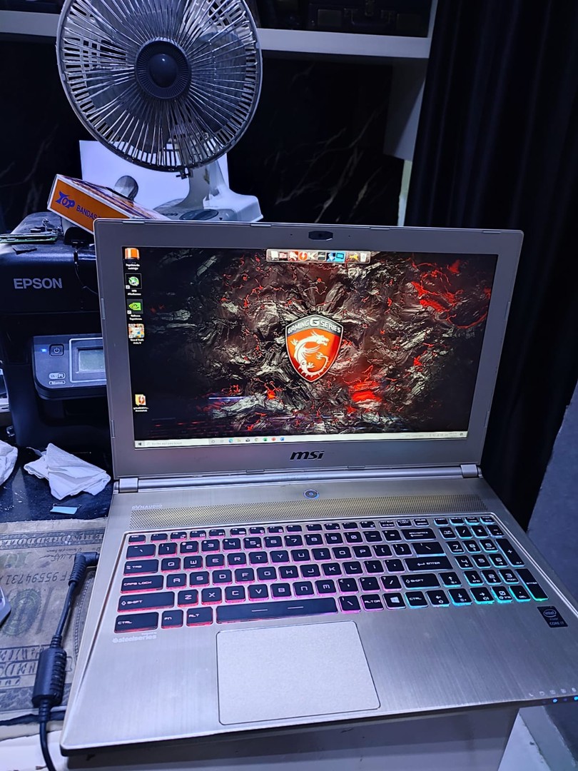 computadoras y laptops - MSI GS60 2QE Ghost Pro Gold Edition.