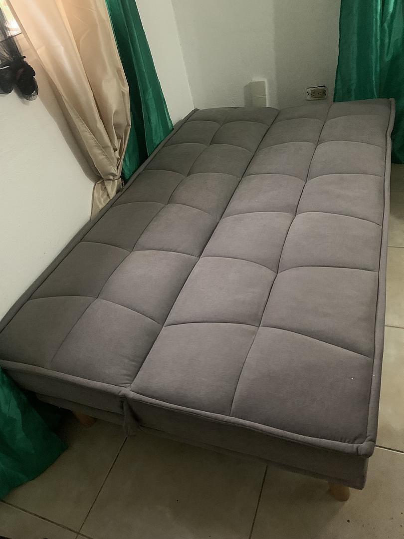 muebles y colchones - Sofá cama 🛌 
Como nuevo.. 
No incluye cojines.
Motivo de venta: por mudanza. 4