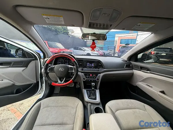 carros - 2017 Hyundai Elantra  8