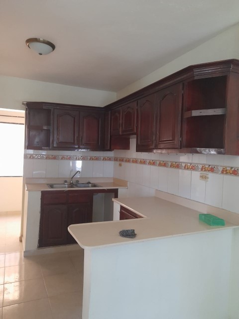 apartamentos - Apartamento sin muebles próximo al malecón primer nivel un lugar tranquilo  2