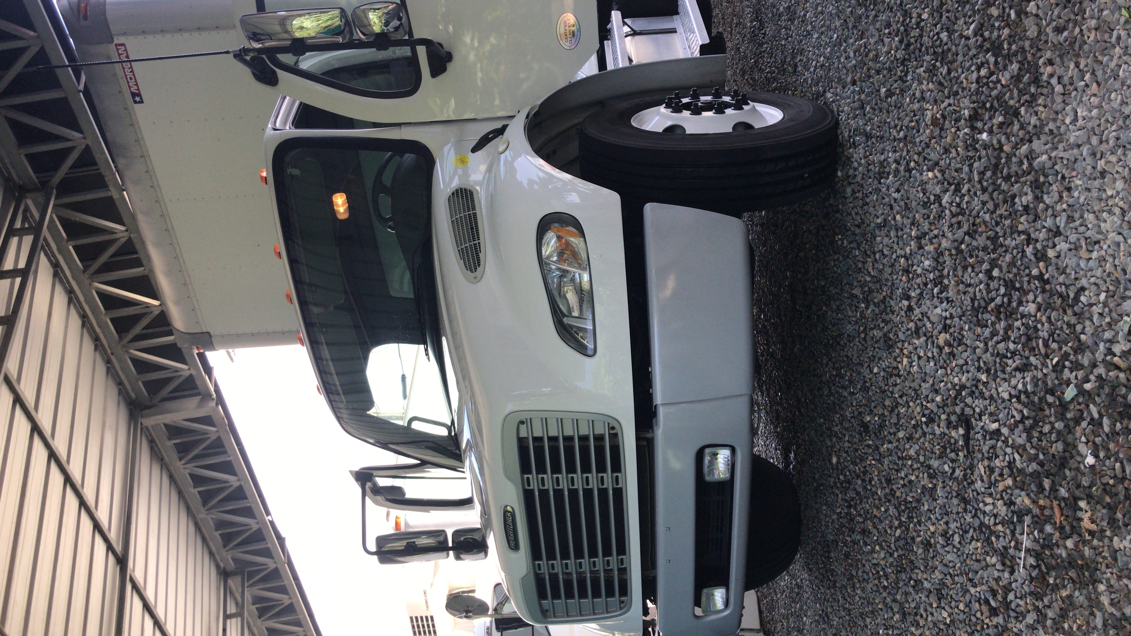 camiones y vehiculos pesados - Camión Freightliner M2 año 2013 Recién Importado con furgón seco de 28 pies 