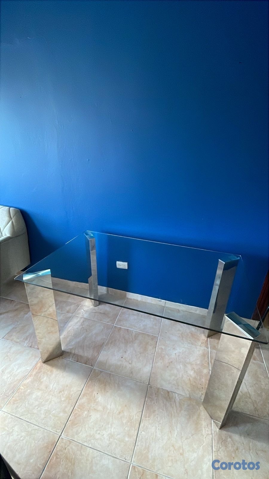 cocina - vendo mesa de comedor , y mesa de centro para sala .  1