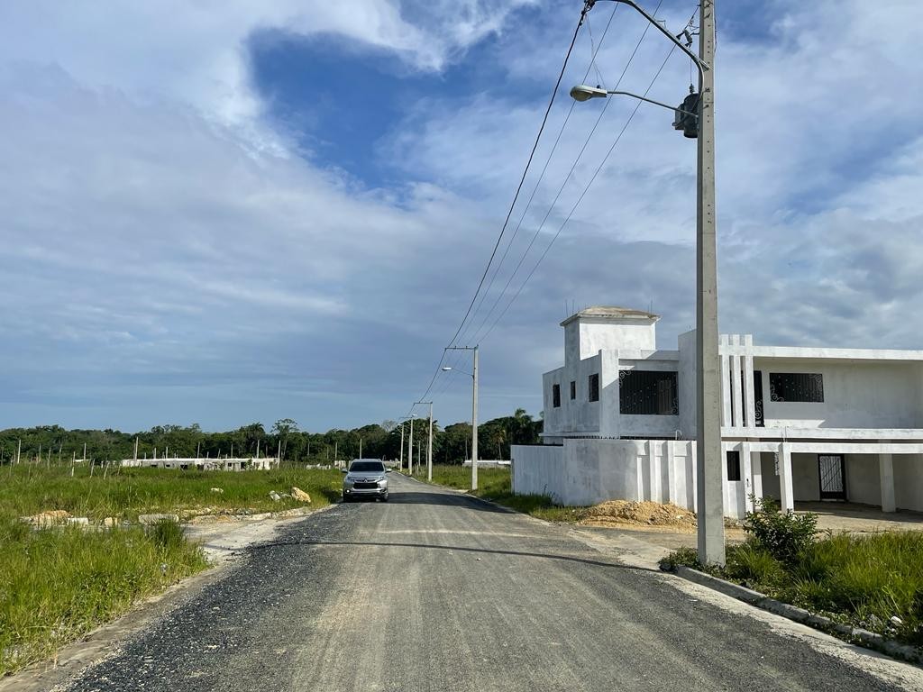 solares y terrenos - vendo solar con facilidades de pago en 5 residenciales en santo domingo norte