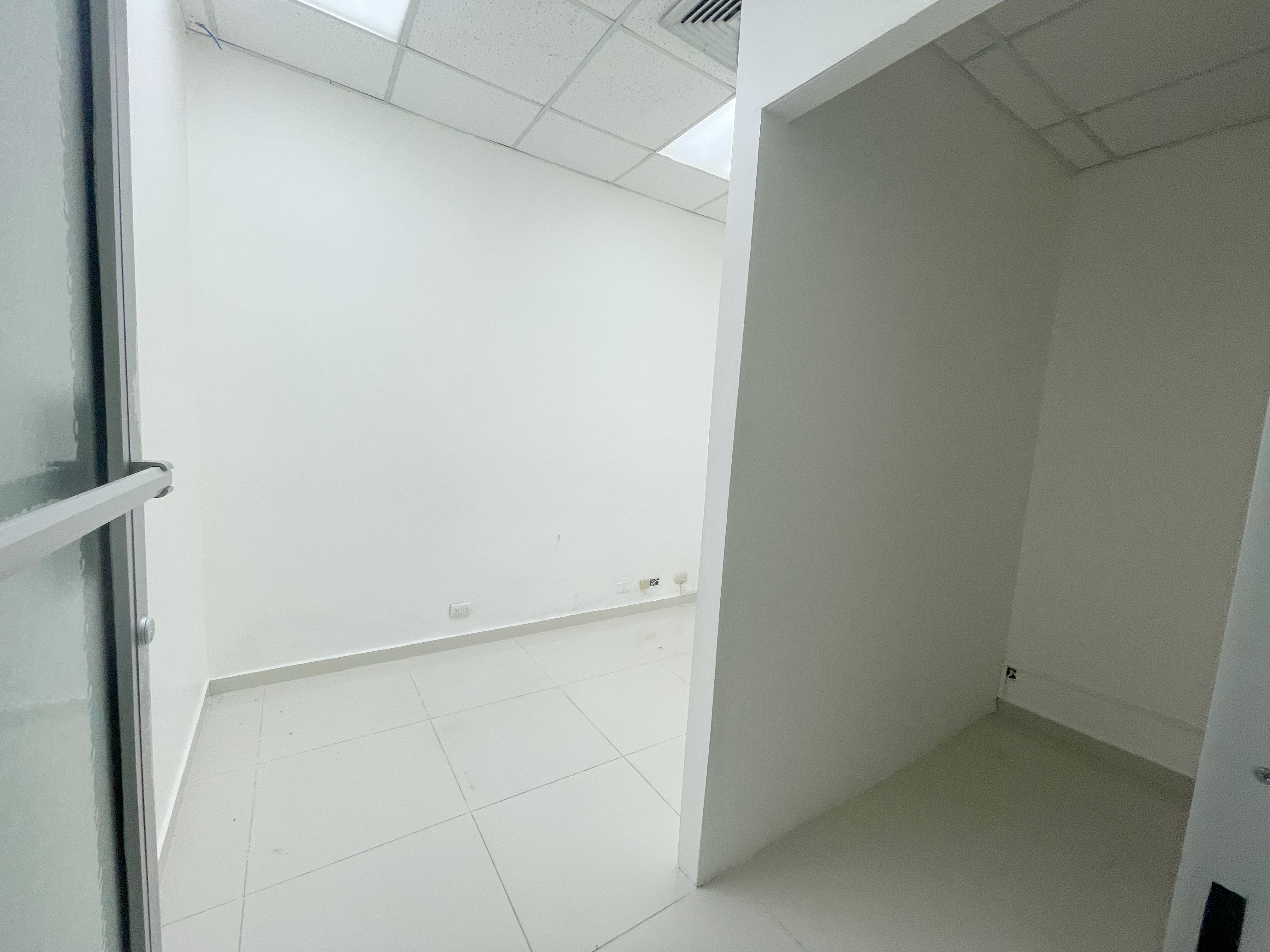 oficinas y locales comerciales - Alquiler local comercial en Piantini  4