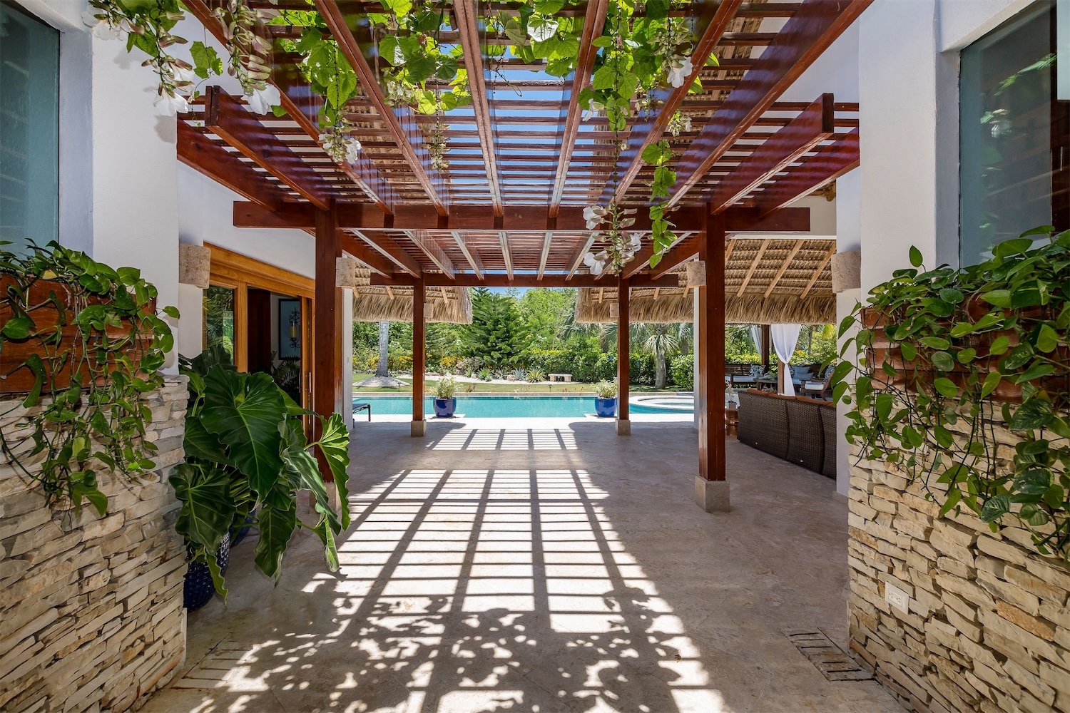 casas vacacionales y villas - Majestuosa Villa en Venta en Cap Cana, cerca de Punta Espada  5
