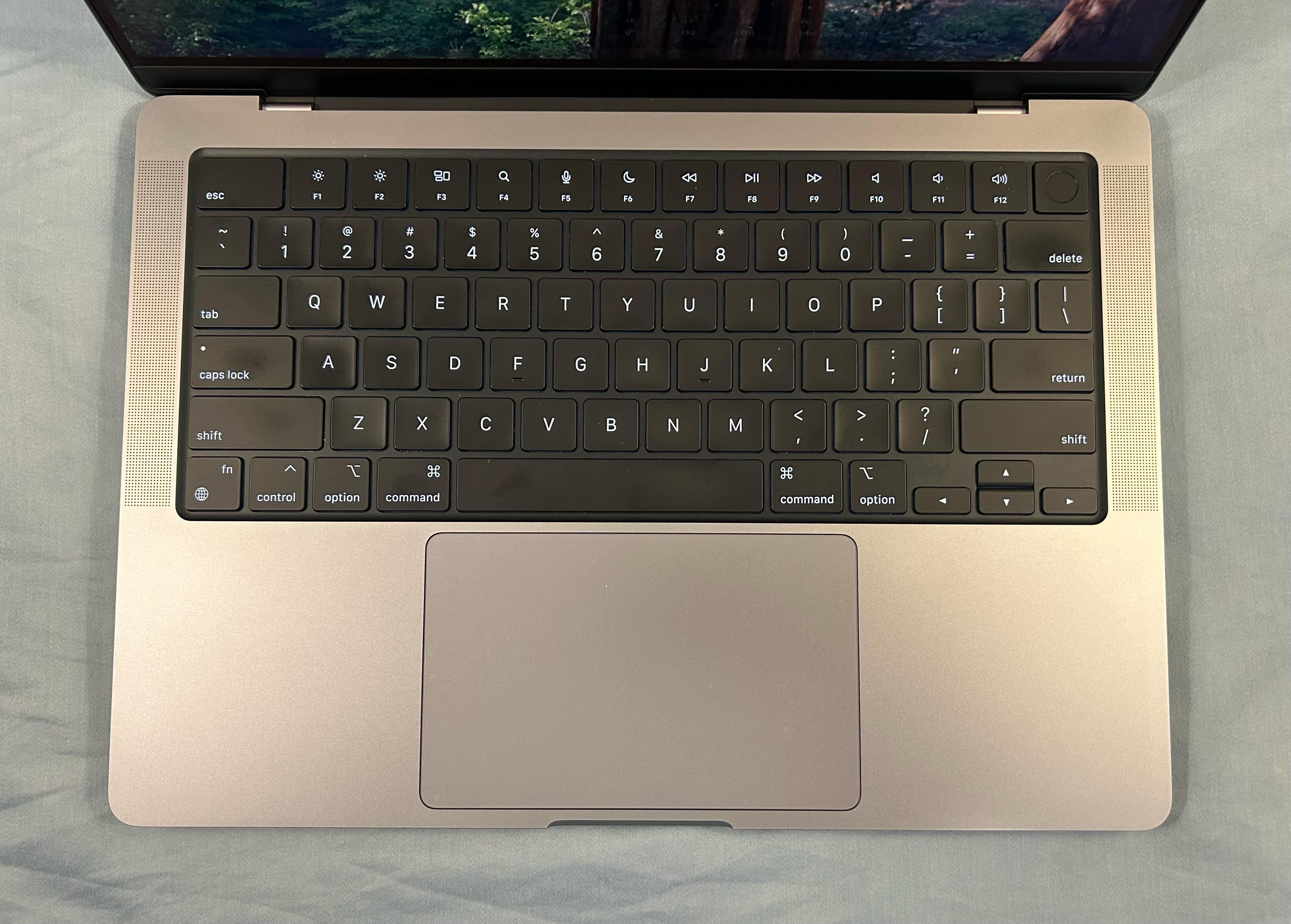 computadoras y laptops - MacBook Pro 14” 2021 Chip M1 Pro de oportunidad 2