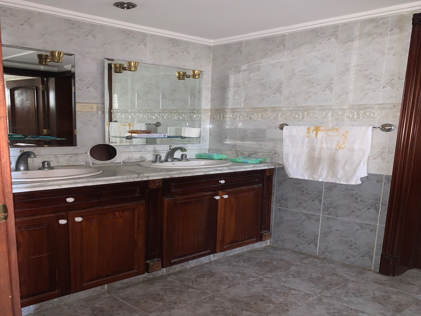 apartamentos - Vendo apto en Naco 
257. Mt2. 
Us$ 245,000 4