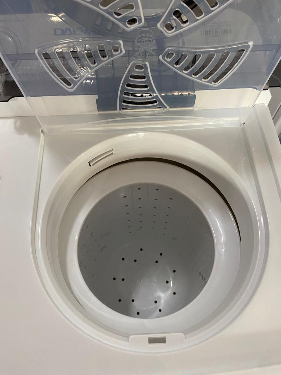 electrodomesticos - Lavadora Daewoo 33 libras
Modelo 1501
Semiautomática
Lava, centrifuga 

 6
