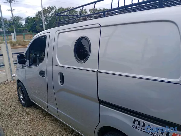 jeepetas y camionetas - Nissan nv 200 2013 3