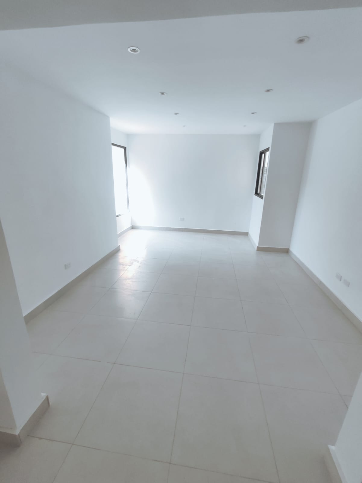 oficinas y locales comerciales - Alquilo local la Julia Nuevo ju 10