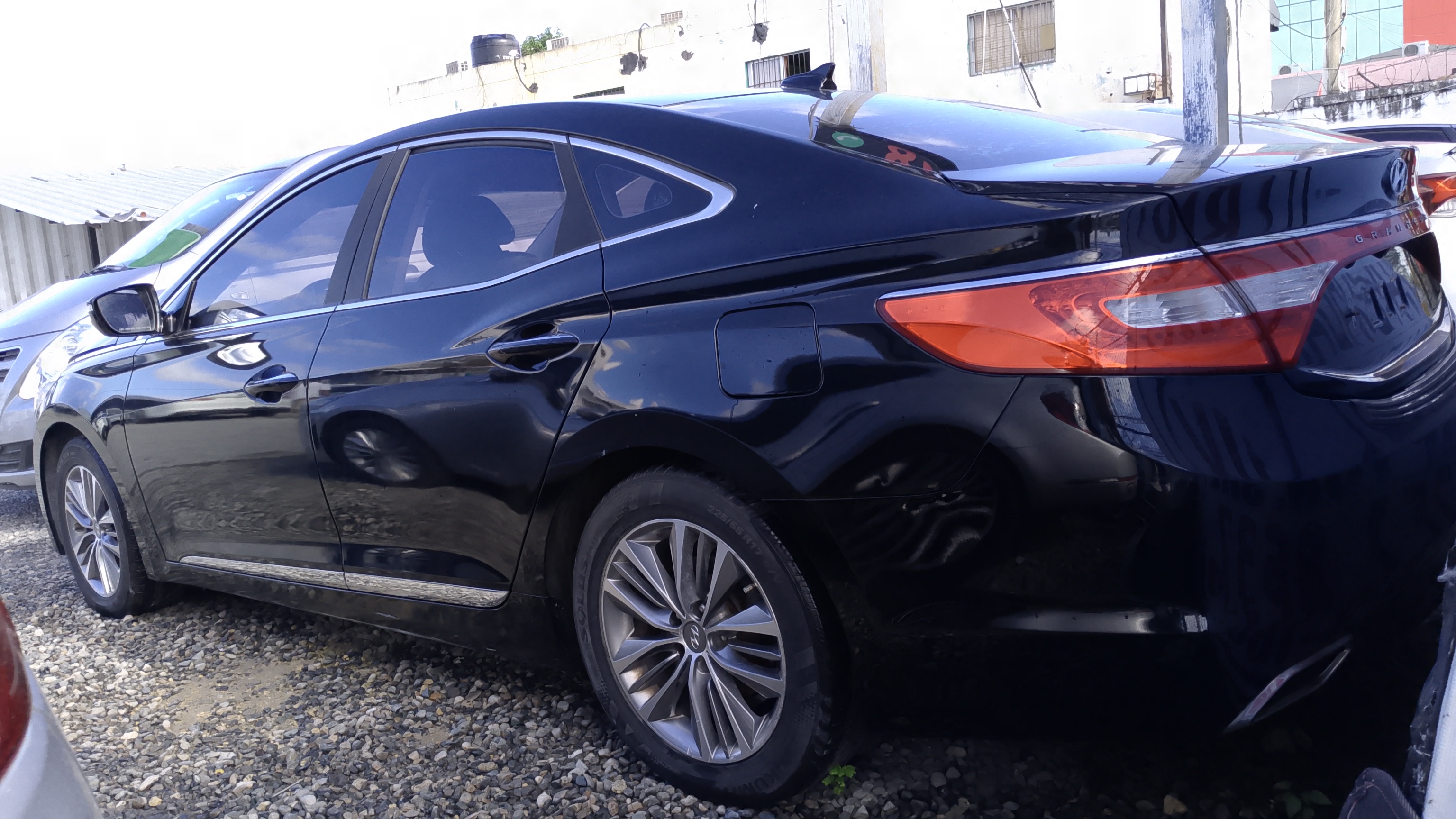 carros - HYUNDAI GRANDEUR 2017 NEGRO DESDE: RD$690,000.00 1