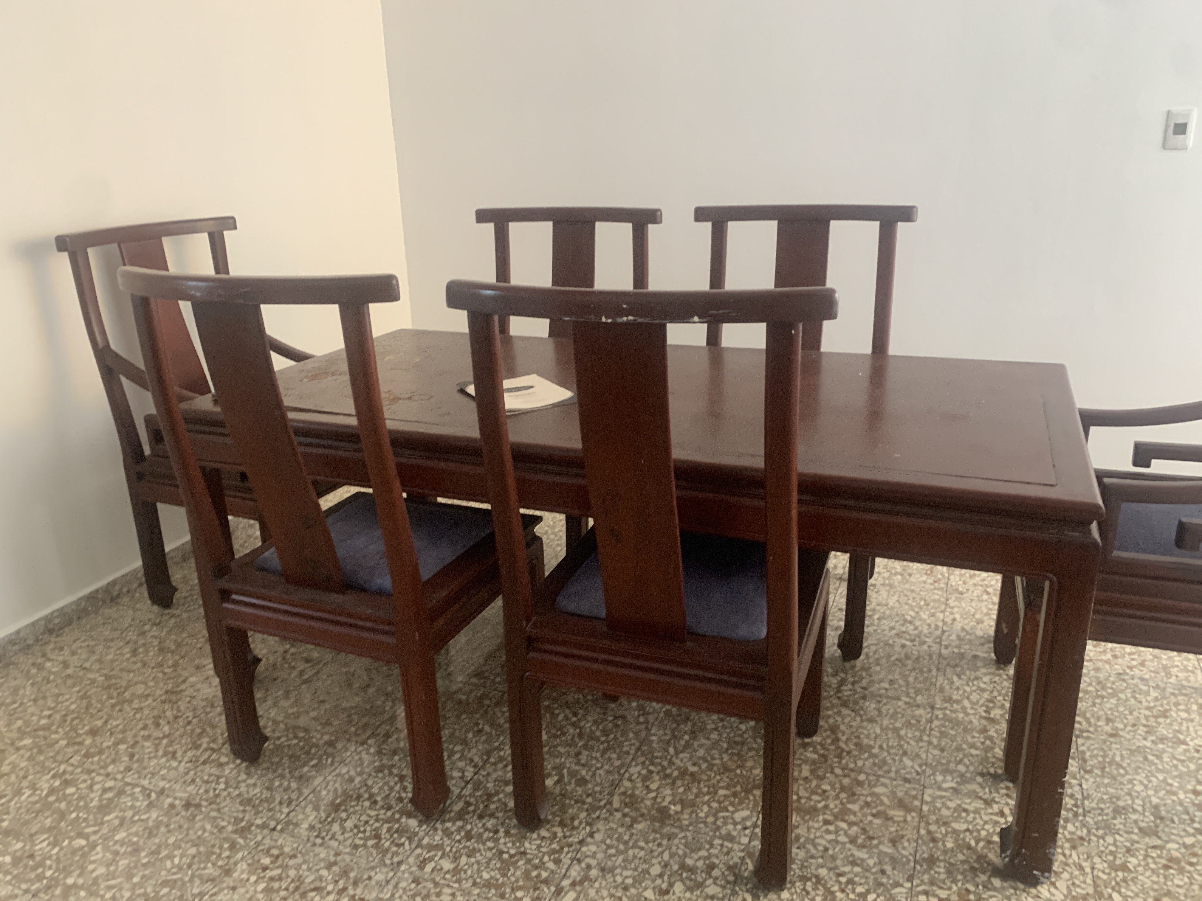 muebles y colchones - vendo Juego de comedor en Caoba de 6 sillas 