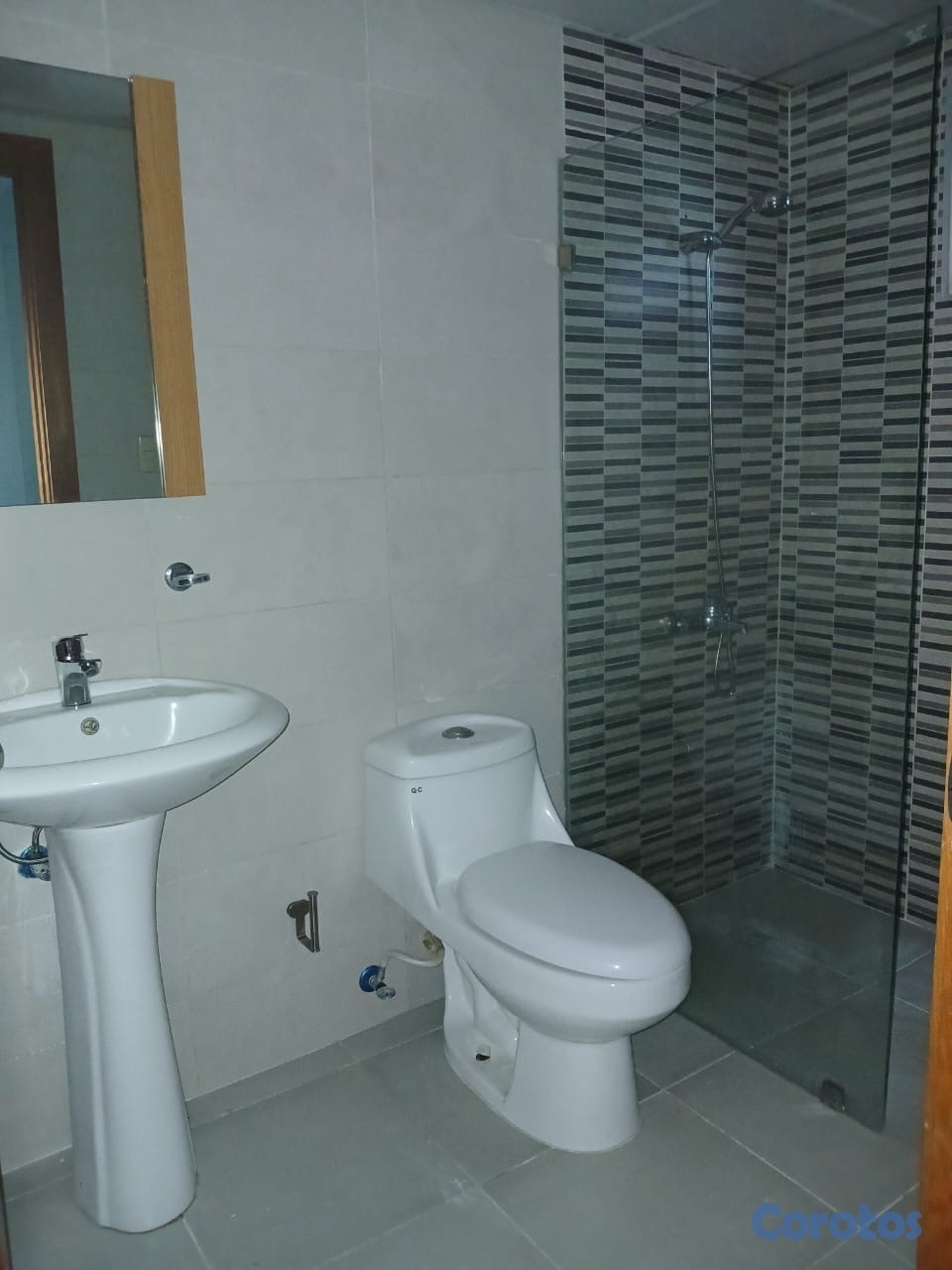 apartamentos - alquiló en el millon segundo nivel dos hab 2.5 baños parqueo balcon ascensor pls 4