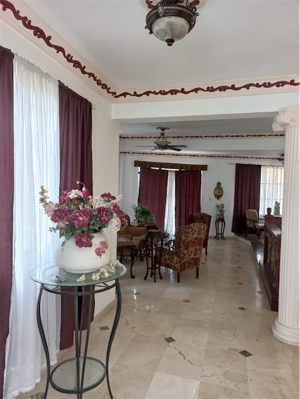 casas - Venta de casa con 600mts en vista hermosa Santo Domingo este 5