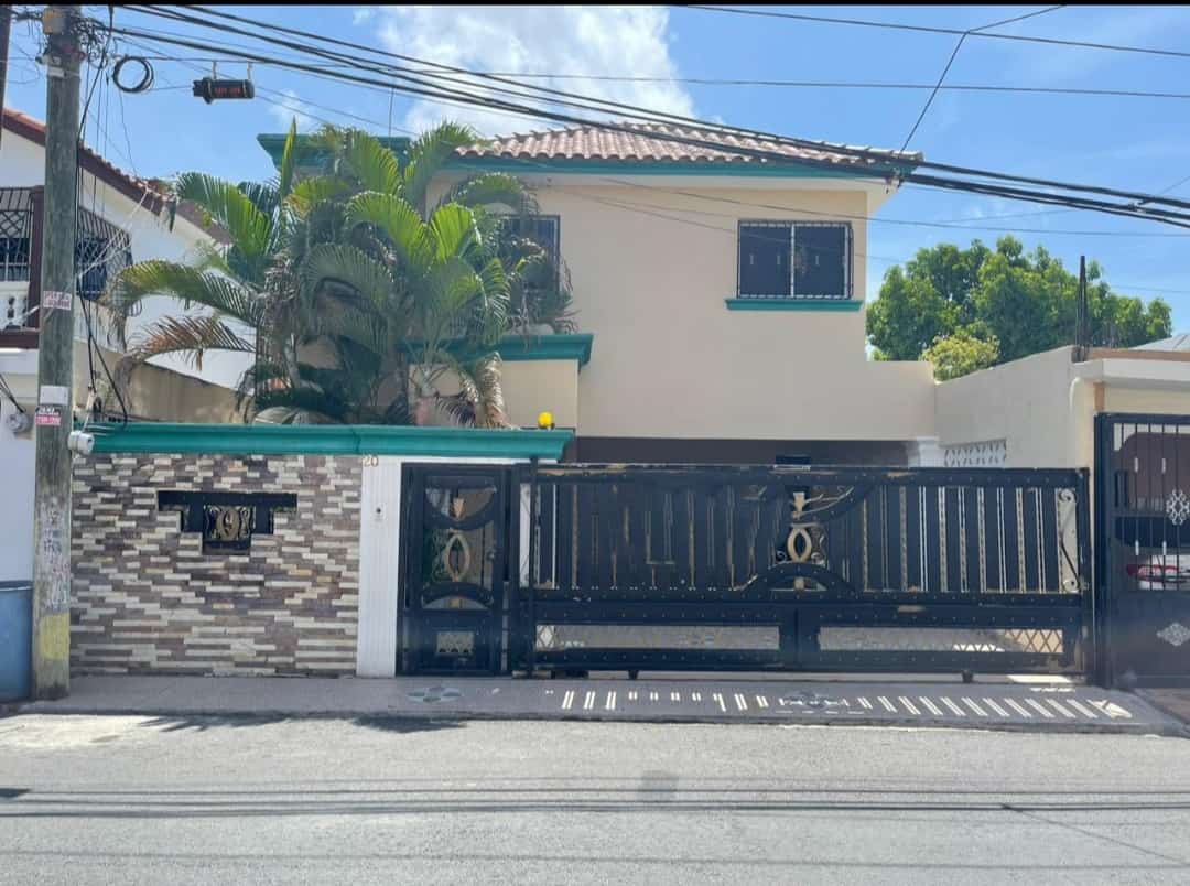 casas - Casa con piscina en el mirador del este Santo Domingo este