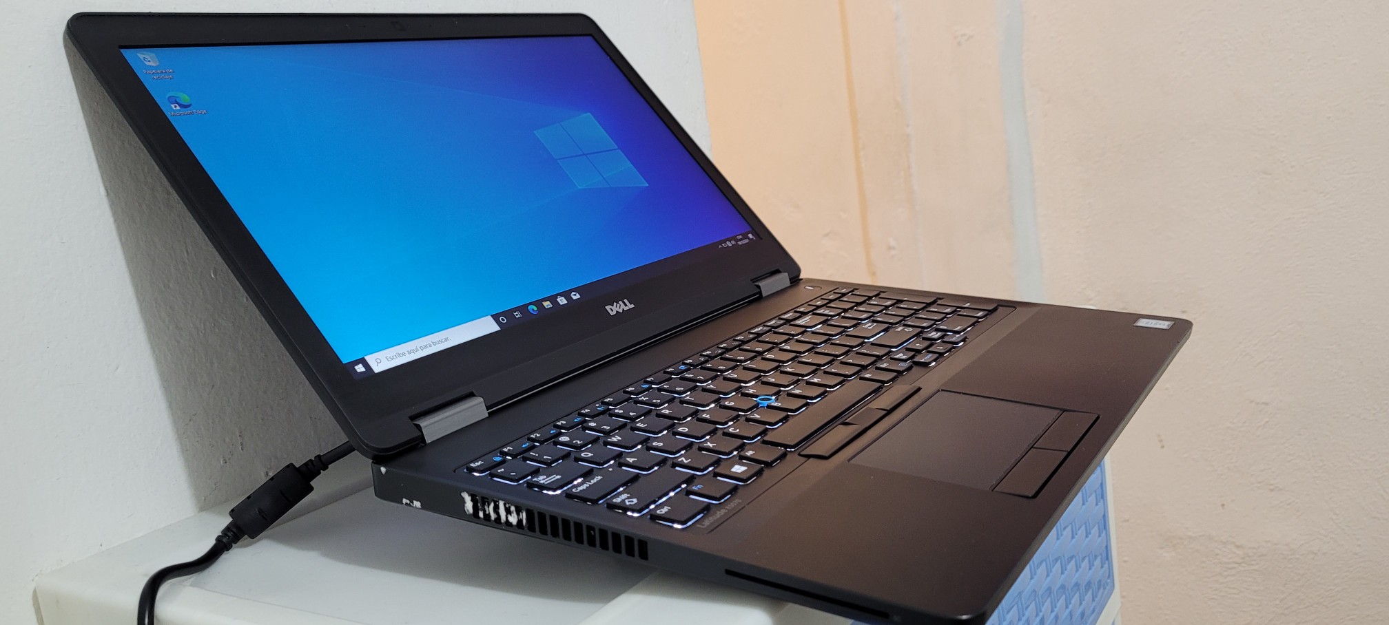 computadoras y laptops - Dell 5570 17 Pulg Core i5 6ta Ram 8gb ddr4 Disco 500gb teclado iluminado 1
