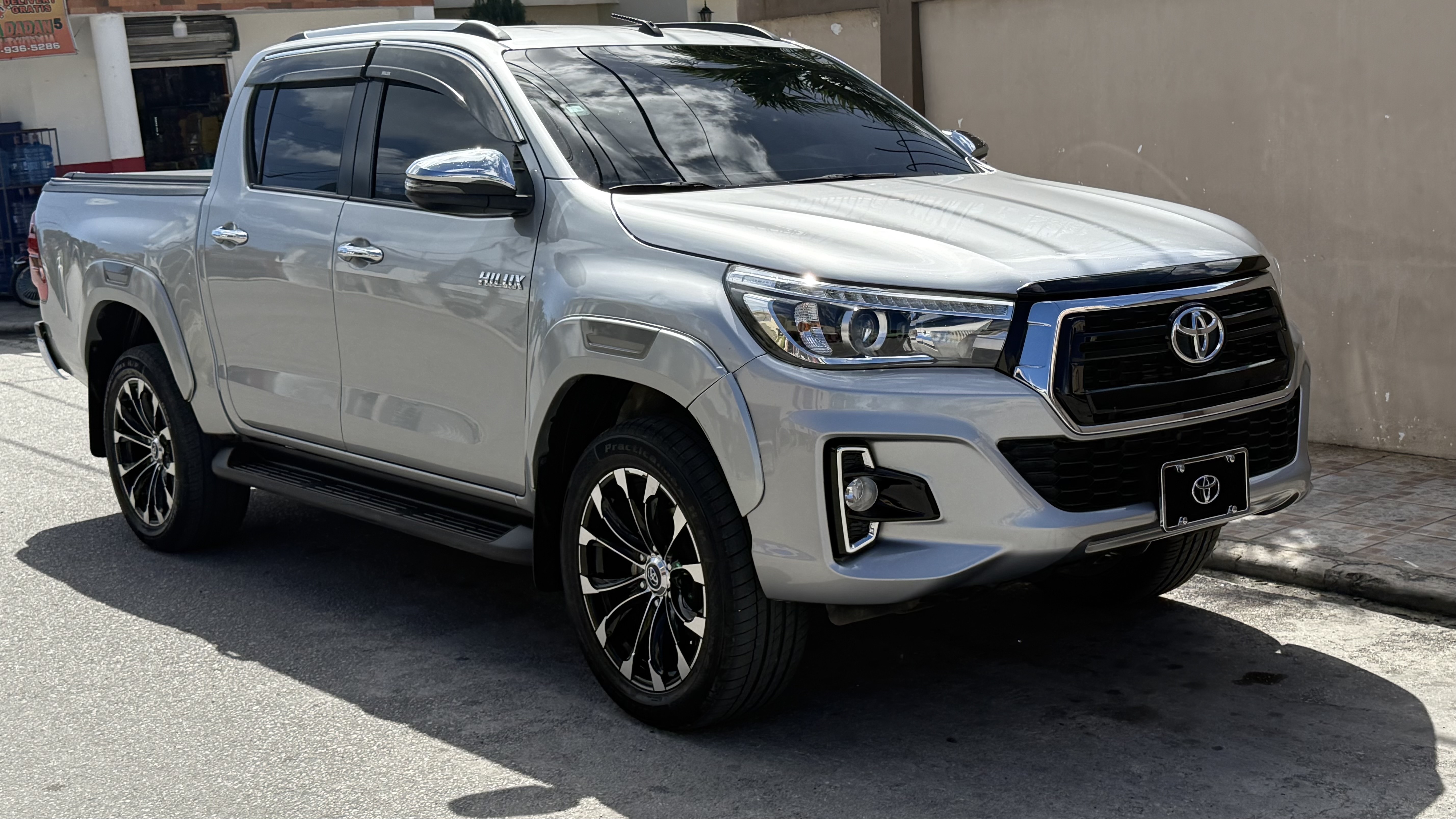 jeepetas y camionetas - vendo Toyota Hilux la más nueva 