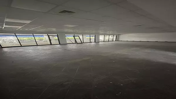 oficinas y locales comerciales - Alquiler Local Comercial Naco 2do piso 76Mts 5