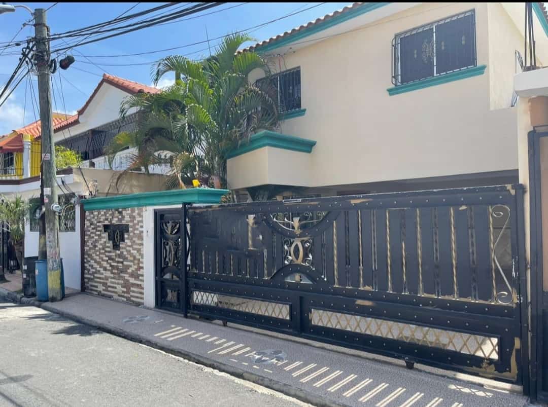 casas - Casa con piscina en el mirador del este Santo Domingo este 1