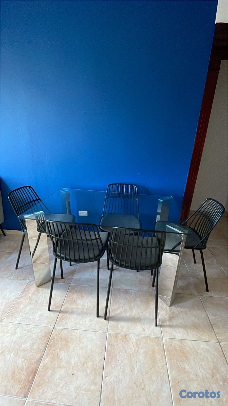 cocina - vendo mesa de comedor , y mesa de centro para sala .  2