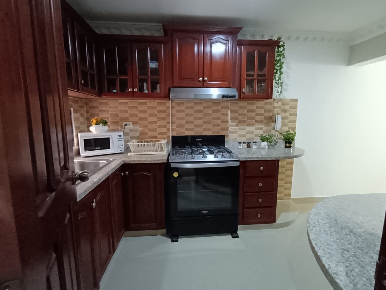 apartamentos - Vendo en bella vista sur,  dos hab con baño parque 6