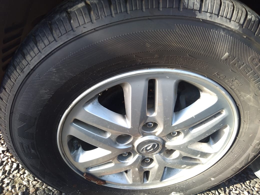 jeepetas y camionetas - HYUNDAI GRAND STAREX 2017 NEGRA 4