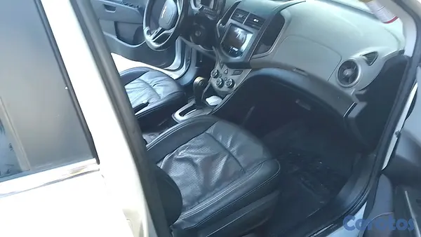 carros - Chevrolet Sonic  3