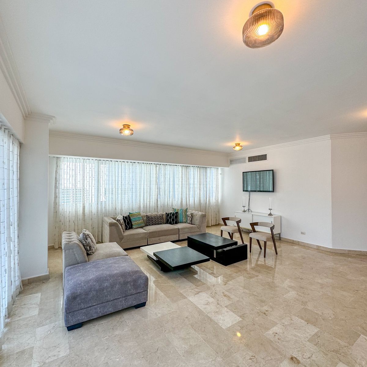apartamentos - Alquiler de Apartamento Amueblado en Piantini torre  Familiar 0