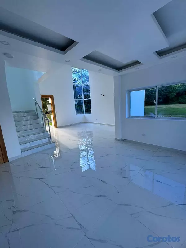casas - 🏡 Casa de 2 Niveles en Venta – Residencial  3