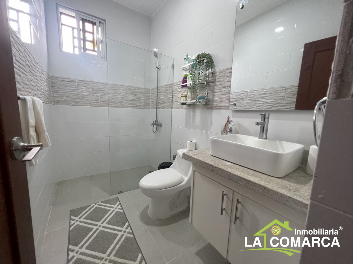 casas - Amplia y Moderna Casa de Venta en Santiago 9