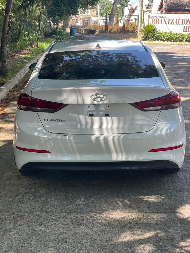 carros - 2018 Hyundai Elantra  7