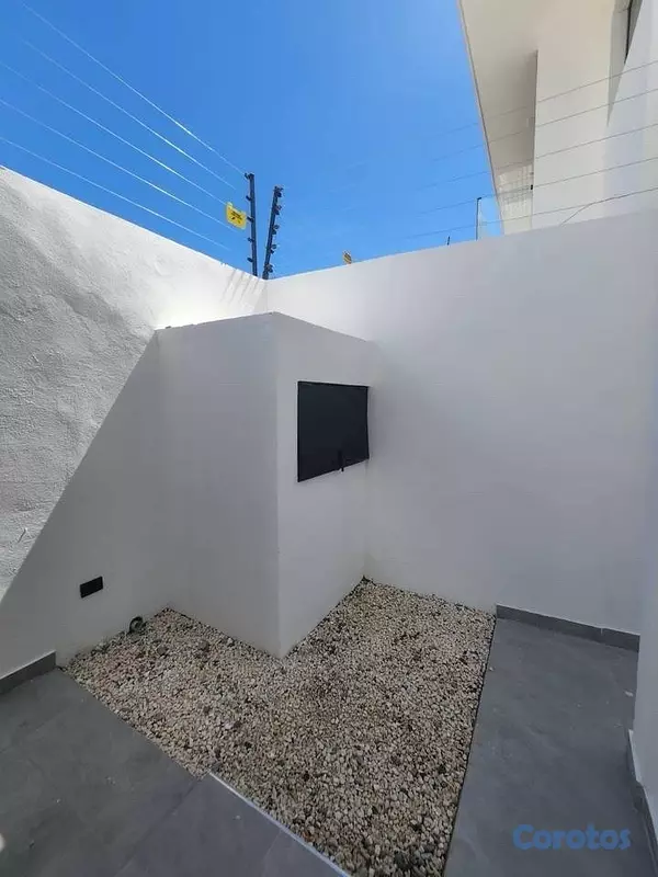 casas - Venta de casa con piscina en San Isidro 5