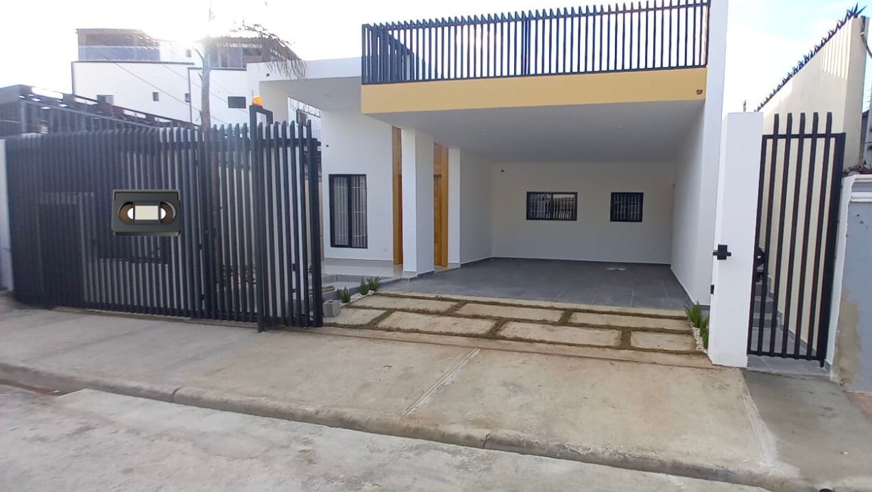 casas - Casa de Venta Completamente Nueva en Los Prados 